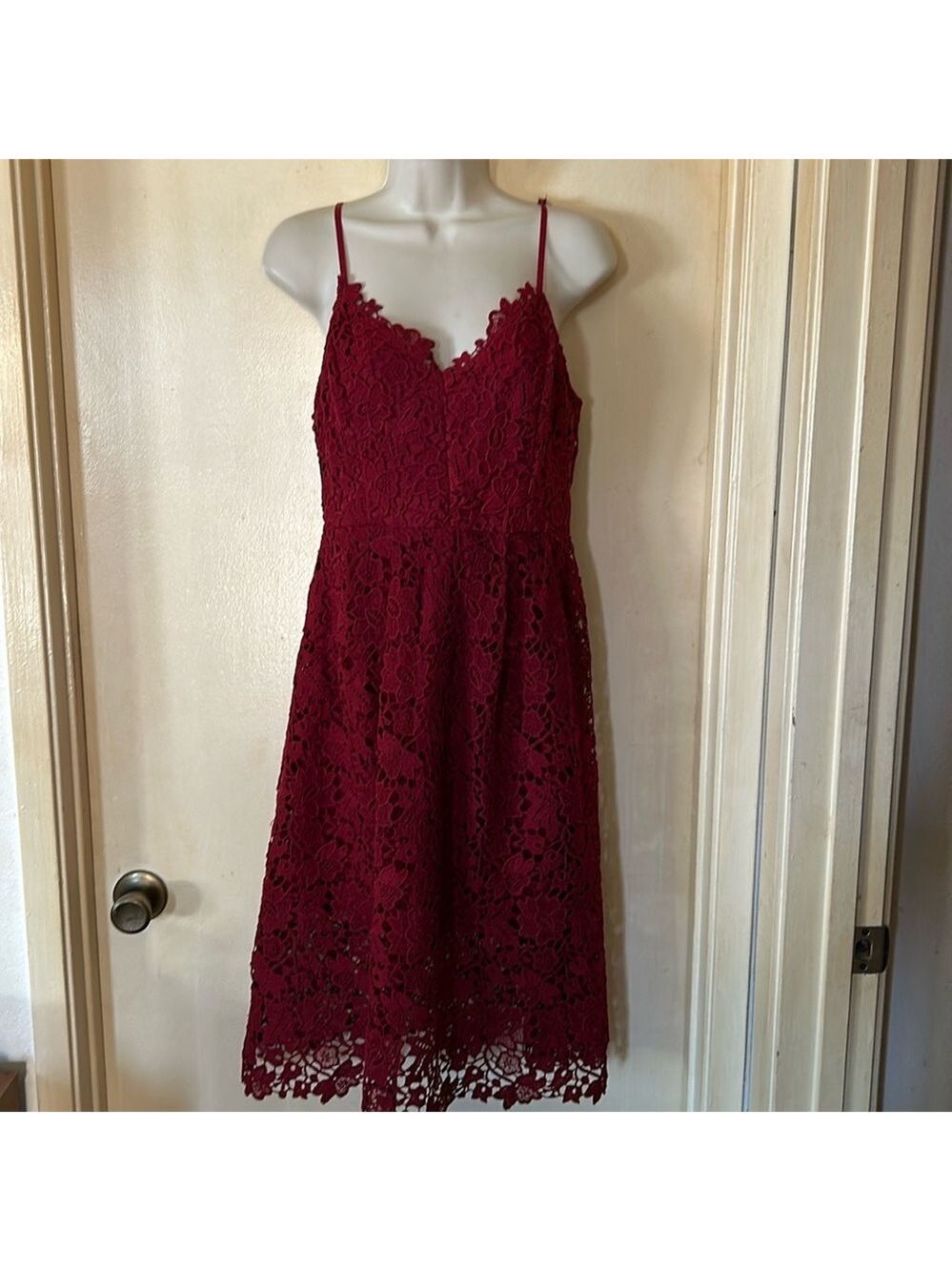 Astr Cranberry Spaghetti Strap Lace Sheath Dress size M